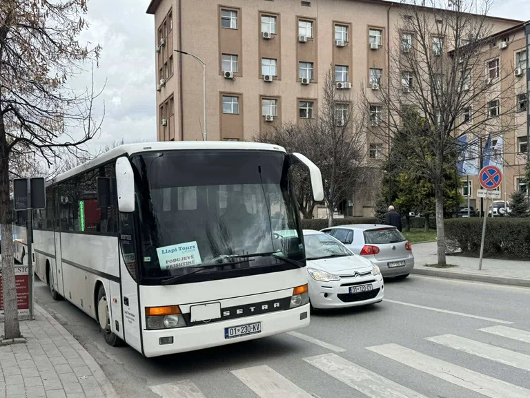 Strejker stannar, Pristina-Podujevo bussflöde återupptar