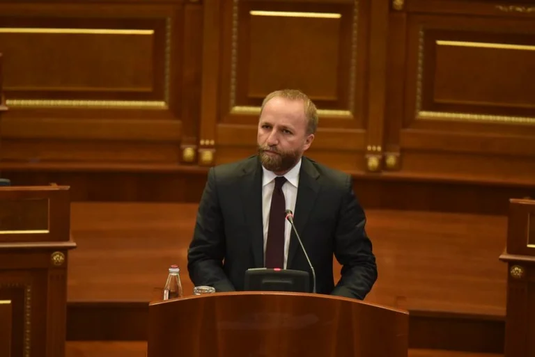 Abelard Tahiri me premtim interesant: Nëse Kurti bëhet përsëri kryeminisër, unë e lë mandatin e deputetit