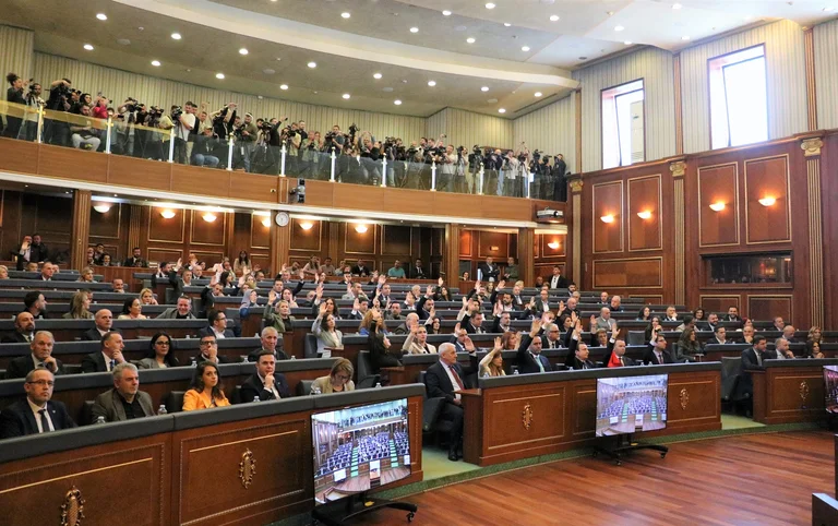 Kuvendi me njoftim për seancën e 9 konstituive që do të vazhdojë nesër