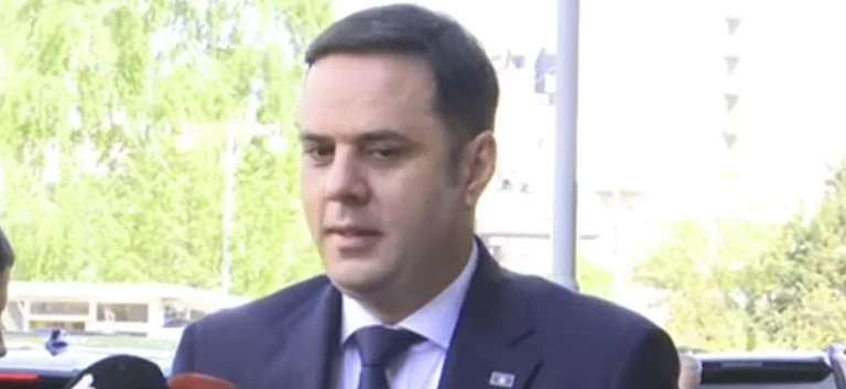 Abdixhiku: Votat e PDK-së dhe AAK-së për Bashën janë gabim trashanik, po hyjmë në krizë të re