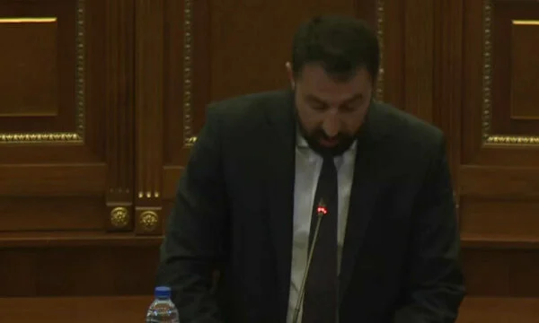 Elbert Krasniqi uppmanar till omröstning delad av det serbiska samfundet föreslår tre namn för roterande vice ordförande