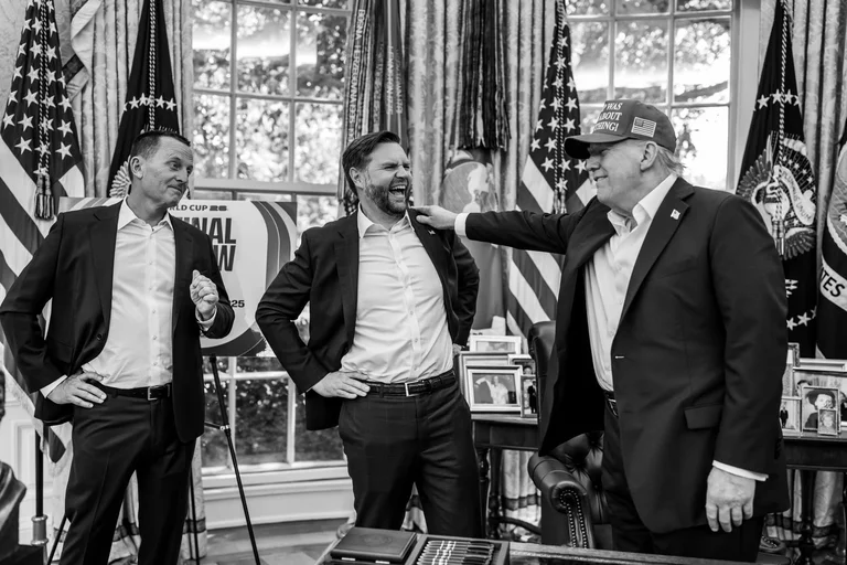 Vita huset distribuerar bilder av Trump med Vance och Green: The Powerful Double