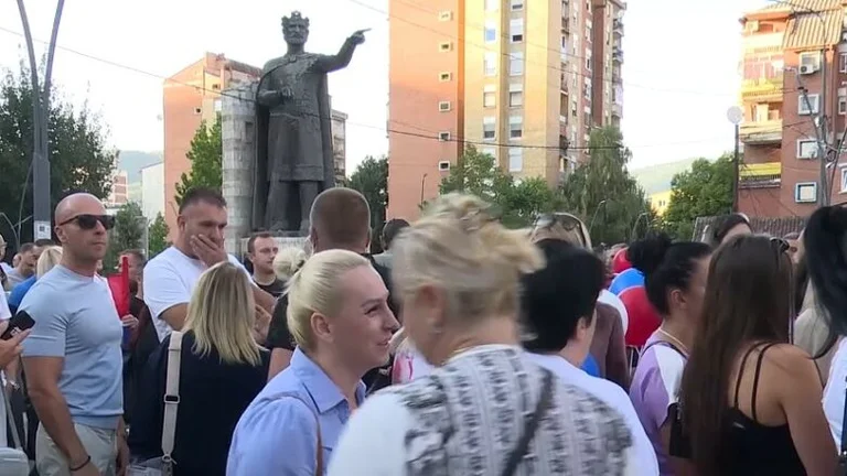 Протест в Северна Митровица в подкрепа на Вучичи