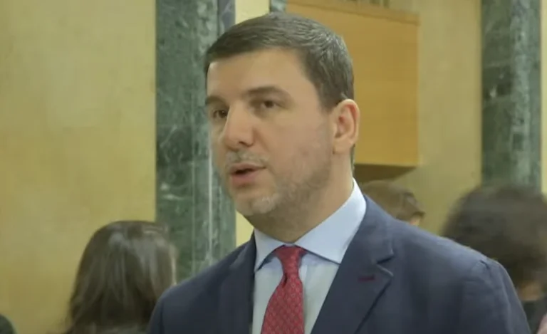 Krasniqi după eşecul sesiunii: VV nu doreşte în mod conştient constituţia