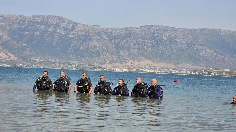 Albanië's Marine Forces oefening met Kosovo Security Force