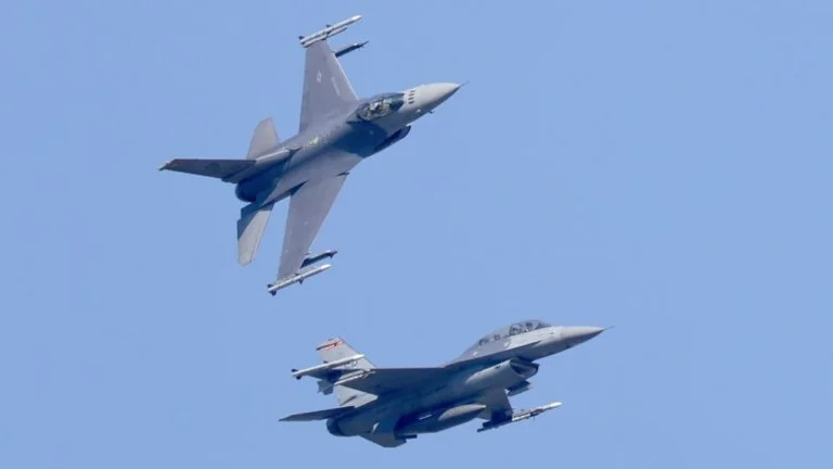 Een Russisch spionagevliegtuig bij Alaska... heeft F-16 uitgeschakeld.