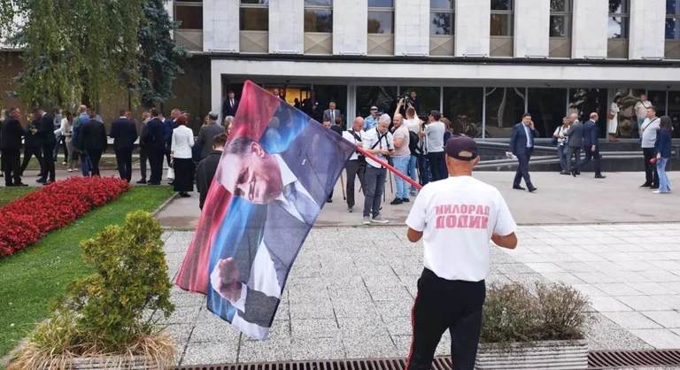 Republika Srpska Assembly, Dodik daag Bosnië uit met een referendum