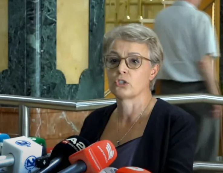 Jeg kommenterer ikke Albansk fiasko for mig