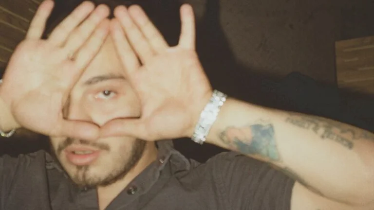 Rapperul albanez Marin anunţă durerea pentru moartea fiului său