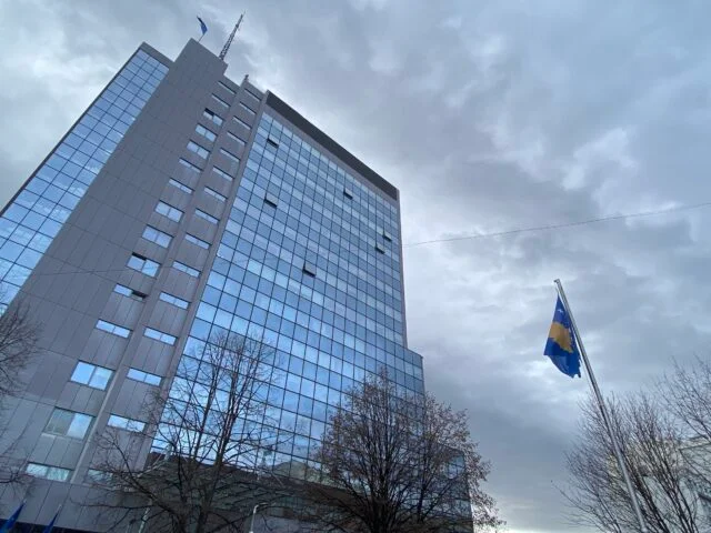 Kosovo-regeringen har ingen grund til amerikanske krav, de glæder sig over EF 's beslutning: Den serbiske liste er ikke en normal fest!