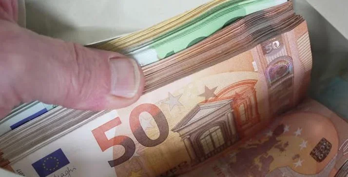 Han afleverede gælden med falske penge, en anklage mod en mand i Pec.