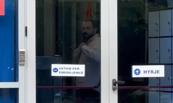O irmão de Erion Veliaj apareceu no SPAK, Arber Veliaj será interrogado como uma pessoa consciente