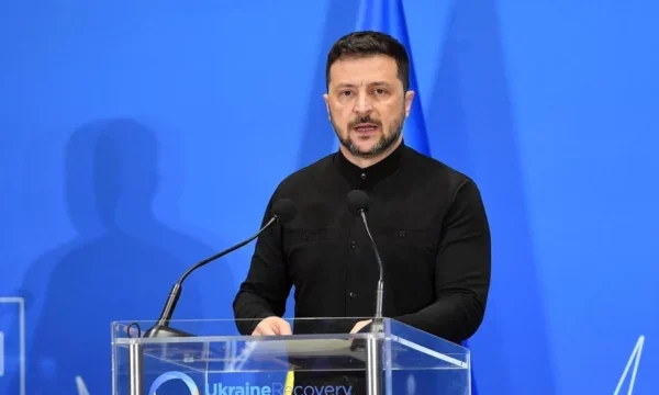 Zelensky chega em Washington, reunião agenda publicada com Trump