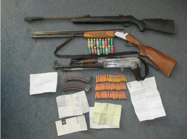 Egendomstvist, två män arresterade i Skenderaj polisen beslagta fyra vapen