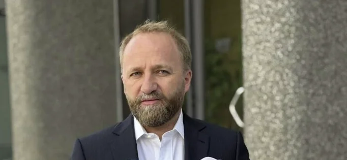 Tahiri: Obsługiwane przez Kandydata w opasce Drenas PDK