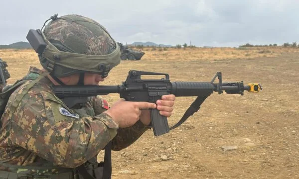 Вин: Повече от 500 албански военни се занимават с мисии на НАТО, ЕС и ООН