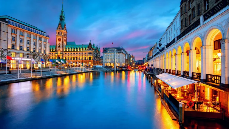 Direkte flyvninger PristinaHamburg og omvendt med Pristina Tickett!