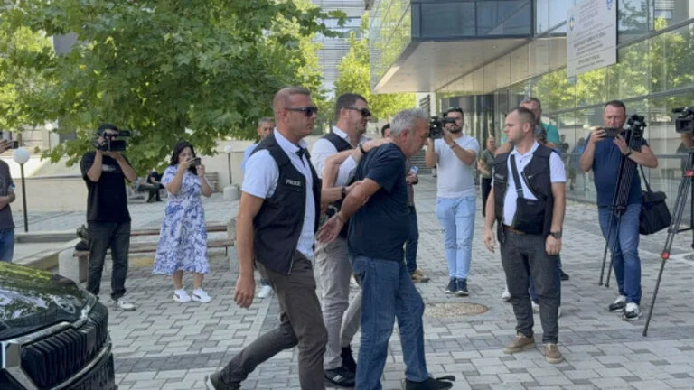 30 Ημέρες Φυλακής για Εγκλήματα Πολέμου
