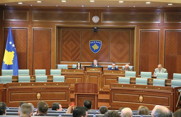 Pa marrëveshje politike, as Kushtetuesja nuk e zgjidh krizën në Kuvend