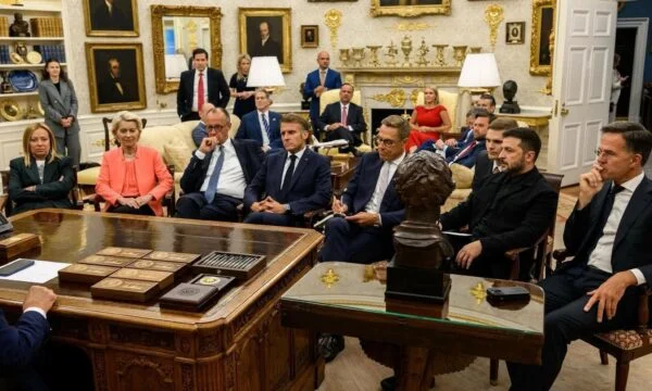 Trump sætte europæiske ledere, NATO chef og Zelensky ned foran ham, offentliggjort billedet i Instagram uden beskrivelse