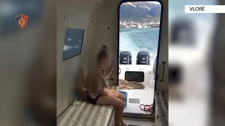 Vlora / De var i fare for at drukne i havet, politiet reddede 3 ferier ved det kolde vand “ ”