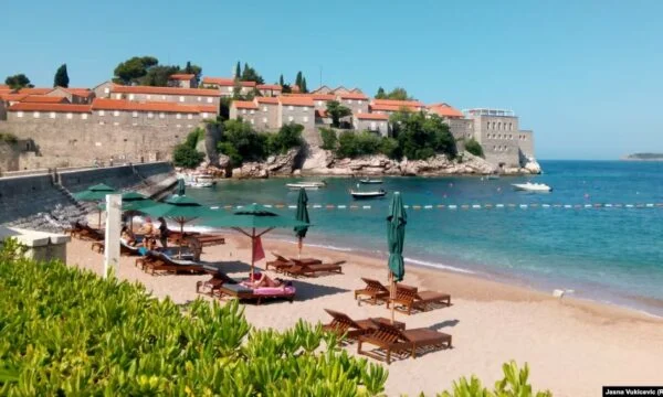 Belastingontduiking, hotels in Montenegro lager “