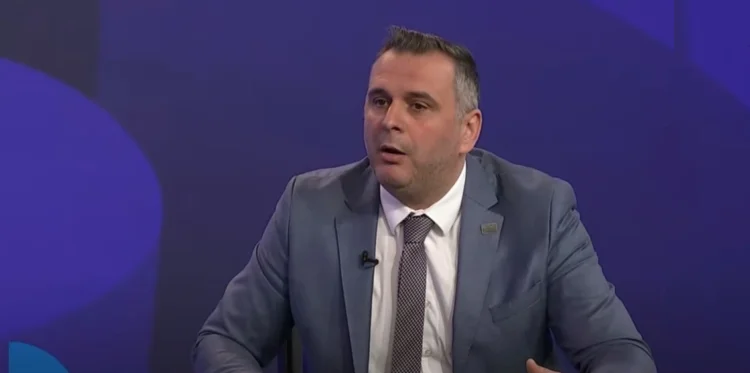 Nic dziwnego, że VVA 's Muffy twierdzi, że opozycja płonie, że KSF jest uzbrojony.