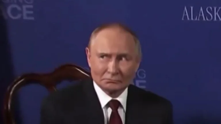 Putins son kontrollerar sina känslor på mötet med Trump, gör konstiga reaktioner på journalister.