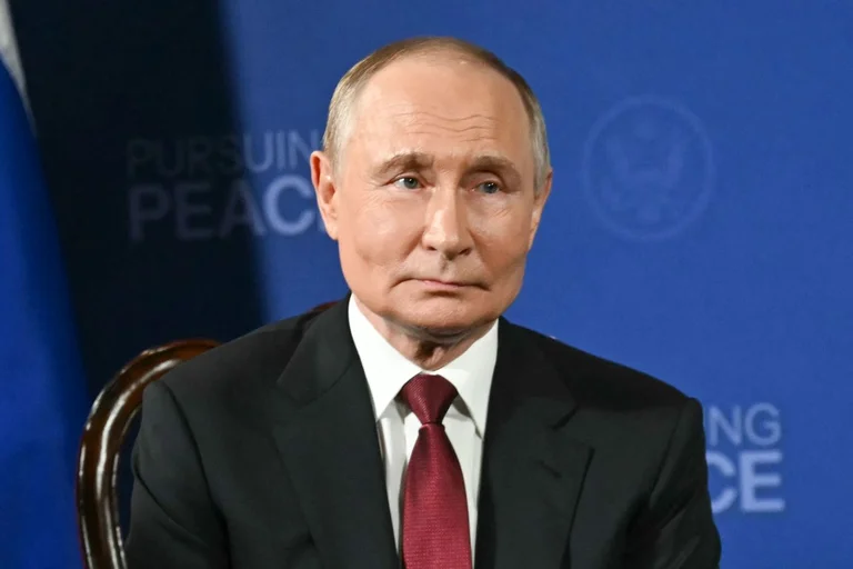 Hold op med at dræbe civile. Putin ignorerer journalisters spørgsmål ved Trump