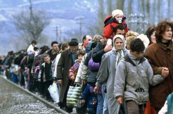 Ο Ειδικός Εισαγγελέας παραδίδει την κατηγορία για εξόριστο πολιτικό πληθυσμό από το Κοσσυφοπέδιο κατά τη διάρκεια του τελευταίου πολέμου