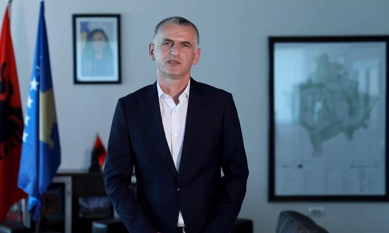 Hysen Durmish проваля десетки милиони проекти, но дори и пътя, който минава близо до баща си <x0-lywads”