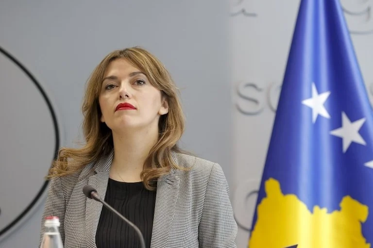 Në fund të mandatit, Albulena Haxhiu kujtohet për Gjykatën Speciale: Kërkon mekanizëm për mbikëqyrjen e saj