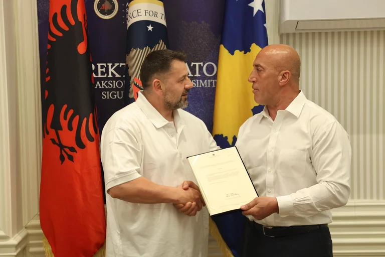 Beke Berisha publică lista candidaţilor la adunarea municipală Pristina