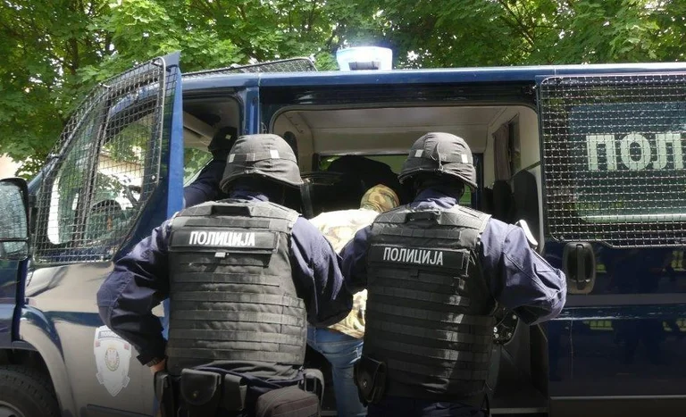 MPB sârb) declară că a arestat două persoane suspectate de crime de război “în Rahovec