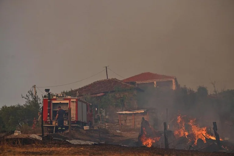 29 Firefronty nadal aktywne w Albanii, ponad tysiąc i 100 sił na ziemi