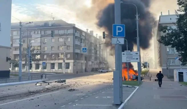 Ukrajna fél két orosz várostól, 16 ember megsérült.