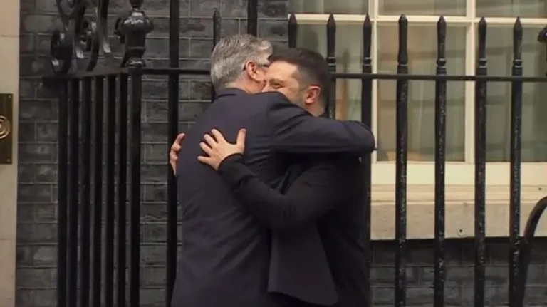 Zelensky Londonba érkezik.