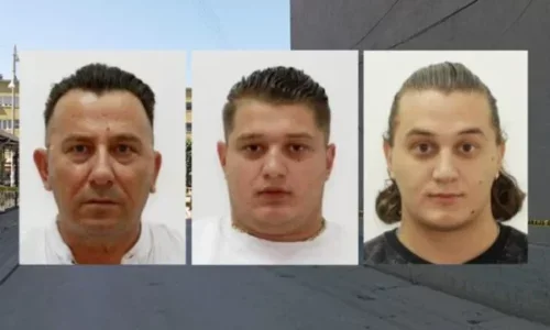 Через три дня после тройного убийства Мефаил Шкодра с мальчиками все еще в бегах. Полиция усилила меры по их захвату.
