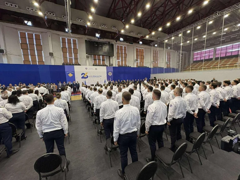 Nouvelle génération d'agents des douanes diplômés pour le 26e anniversaire des douanes du Kosovo
