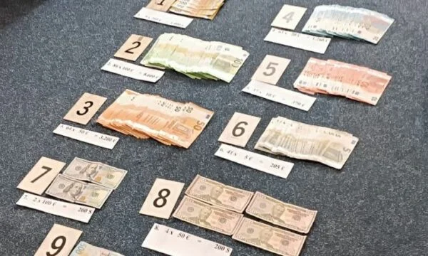 Il a trouvé son sac dans la rue avec 15 000 euros.