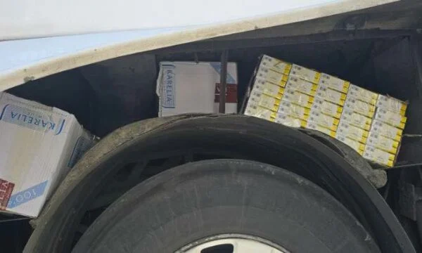 Quatre-vingt mille morceaux de cigarettes en contrebande confisqués à Mitrovica, trouvés dans les systèmes de ventilation
