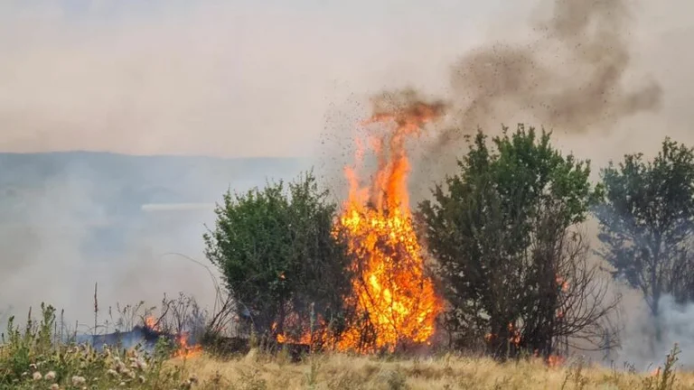 Lage mit Feuer in Kosovo, KFOR Lufteinsatz erforderlich