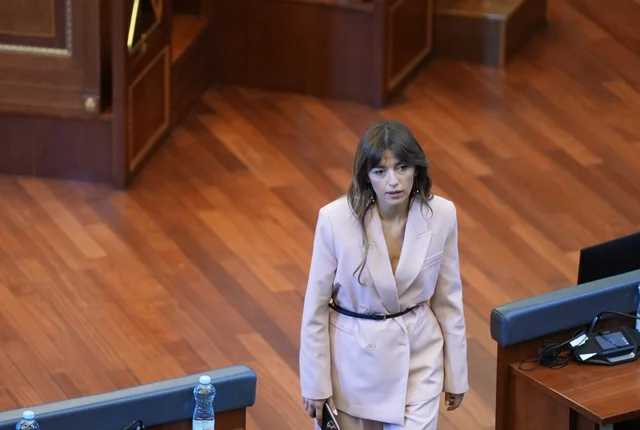 La Cour constitutionnelle ordonne à Vetevendosje: Albulen Haxhiu ne peut être candidat que trois fois