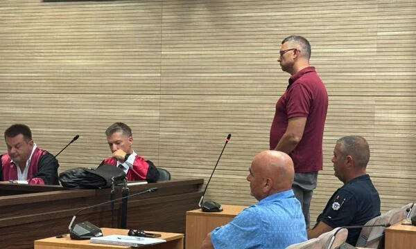 The plea agreement approved, Popovovic, 6 months in prison, is replaced by 3 thousand euros in fine and 2-year expulsion from Kosovo
