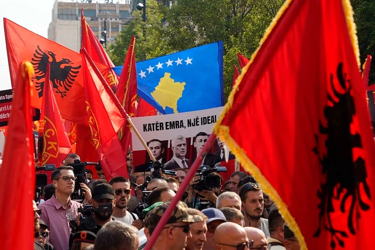 AP: veterans protested EU-backed court that prosecutes former fighters