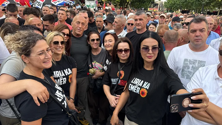 Haradinaj dopo la protesta dei veterani: il Kosovo cerca giustizia