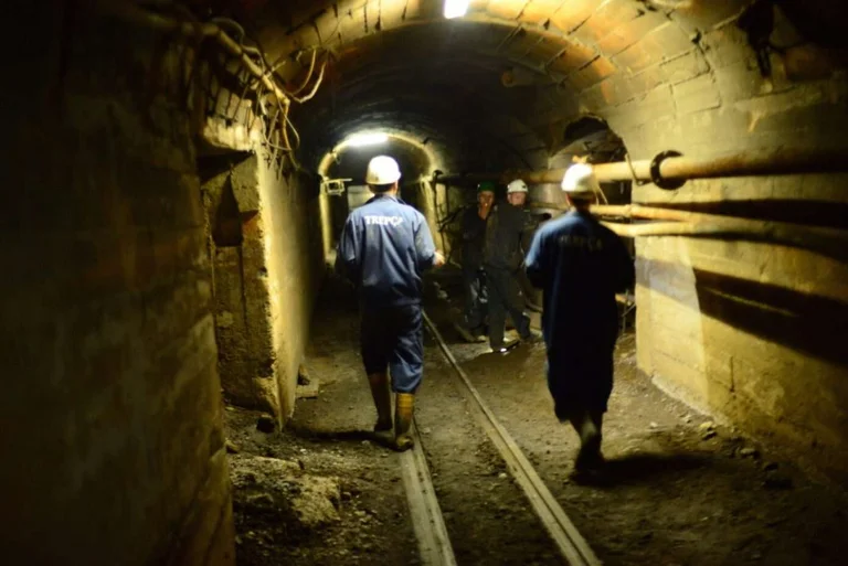 Trepca punishs the worker who was caught sleeping in the workplace with 30% reduction