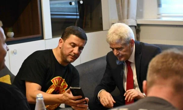 Ahmeti meets Memli Krasniqi after protest organised by KLA veterans
