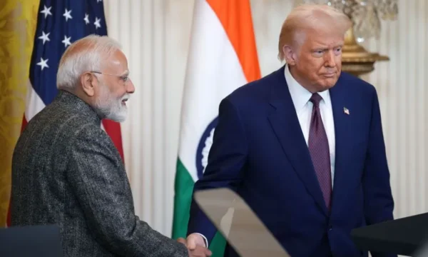 Trump frappe l'Inde avec un supplément de 25% pour l'achat de pétrole russe