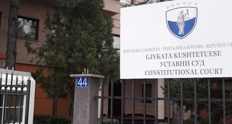 Vendim i Kushtetueses: Mbi 40 milionë euro do t’u kthehen qytetarëve që paguajtën rrymë për veriun